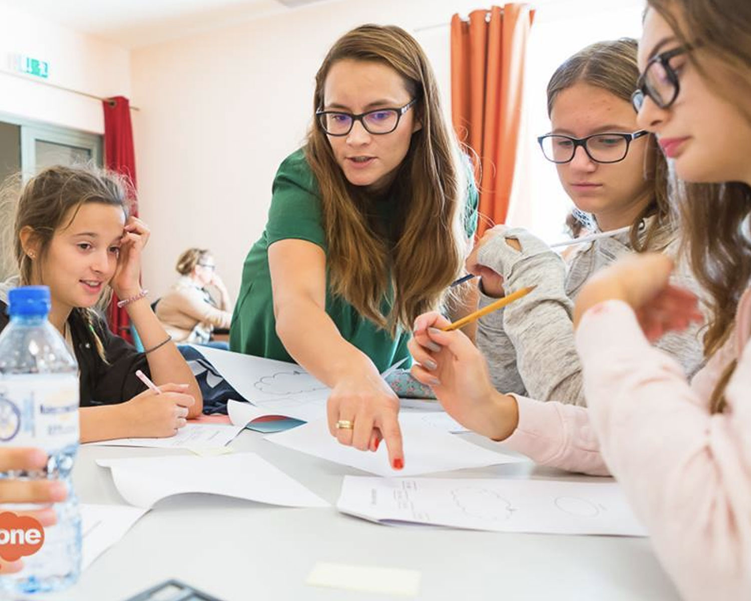photograph of  teacher and students using Problem Solving Maps method
